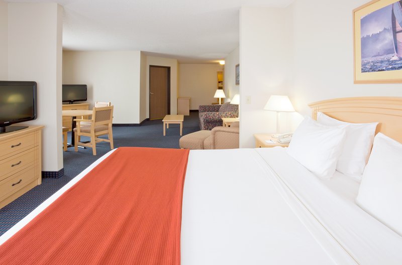 Holiday Inn Express & Suites SUPERIOR - Maple, WI