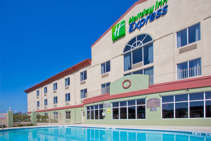 HOLIDAY INN EXPRESS-LIVE OAK - Live Oak, FL