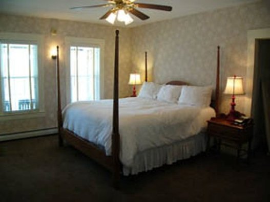 Three Stallion Inn - Randolph, VT