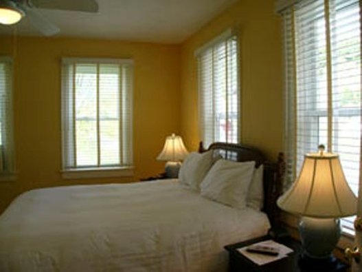 Three Stallion Inn - Randolph, VT