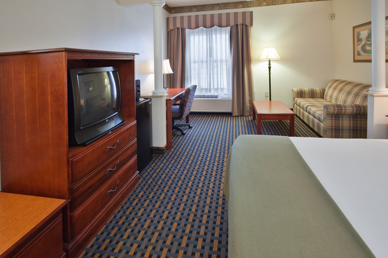 Holiday Inn Express & Suites LAURINBURG - Laurinburg, NC