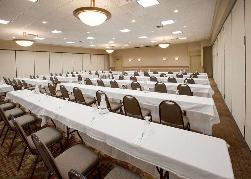 Radisson Hotel & Conference Center Coralville-Iowa City - Coralville, IA