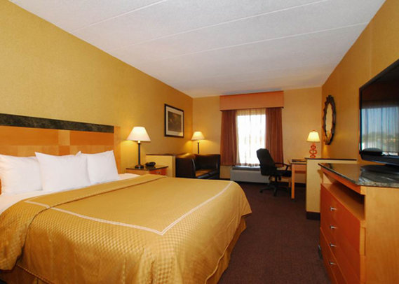 Comfort Suites - Colonial Heights, VA
