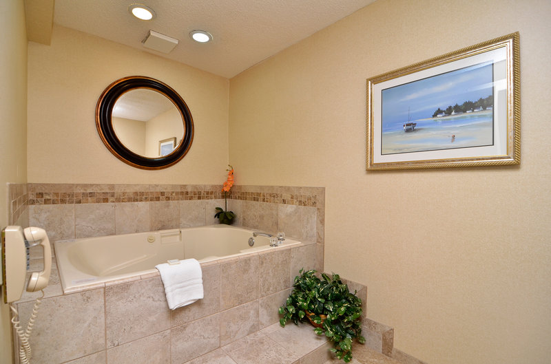 Best Western Plus-Landmark Inn - Lincoln City, OR