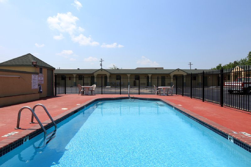 Americas Best Value Inn - Fayetteville, TN