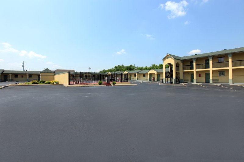 Americas Best Value Inn - Fayetteville, TN