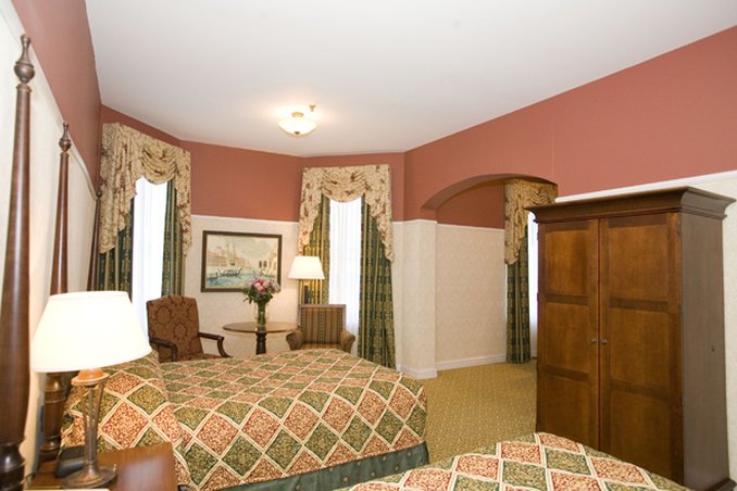 Carleton-Oak Park Hotel & Inn - Oak Park, IL