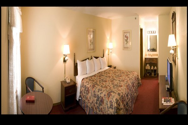 Honeysuckle Inn & Conference Center - Branson, MO
