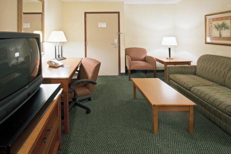 Holiday Inn Express Hotel & Suites Miami-Hialeah (Miami Lakes) - Miami Lakes, FL