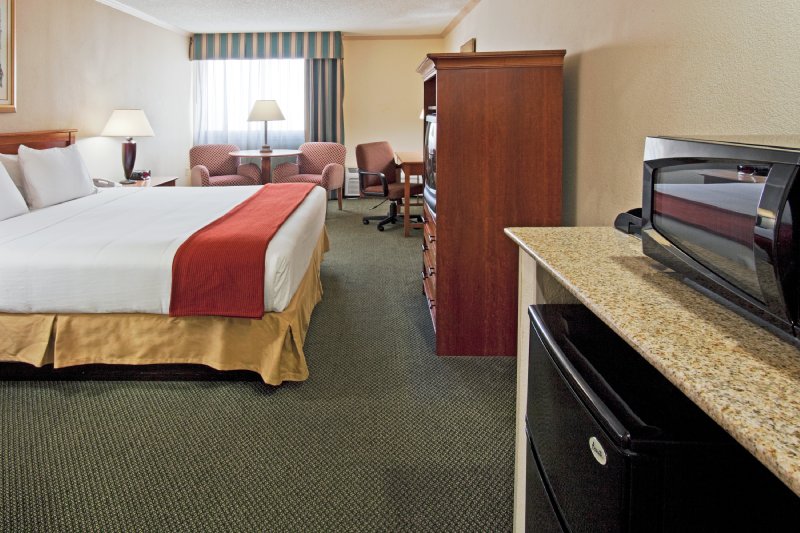 Holiday Inn Express Hotel & Suites Miami-Hialeah (Miami Lakes) - Miami Lakes, FL