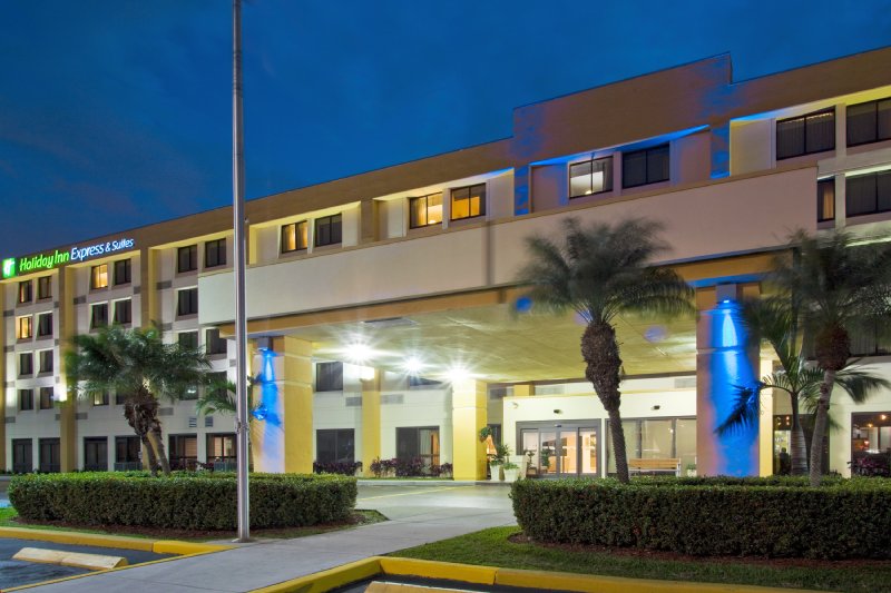 Holiday Inn Express Hotel & Suites Miami-Hialeah (Miami Lakes) - Miami Lakes, FL