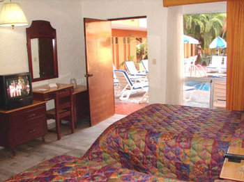 Hotel Azteca Inn - Room