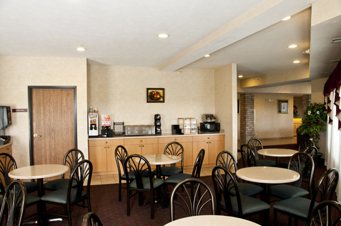 BEST WESTERN PLUS Howe Inn - Howe, IN