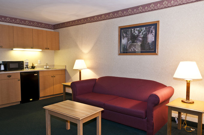 BEST WESTERN PLUS Howe Inn - Howe, IN