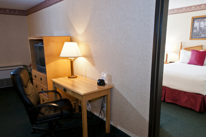BEST WESTERN PLUS Howe Inn - Howe, IN