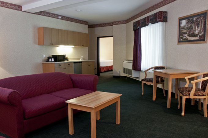 BEST WESTERN PLUS Howe Inn - Howe, IN