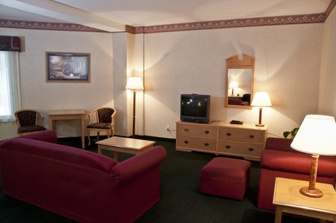 BEST WESTERN PLUS Howe Inn - Howe, IN