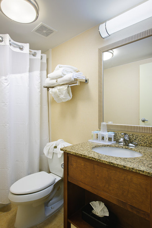 Holiday Inn Express PHILADELPHIA AIRPORT - Marcus Hook, PA
