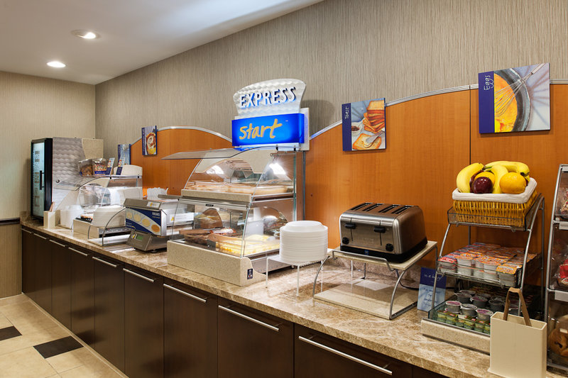 Holiday Inn Express PHILADELPHIA AIRPORT - Marcus Hook, PA