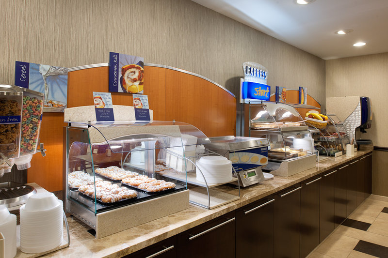 Holiday Inn Express PHILADELPHIA AIRPORT - Marcus Hook, PA