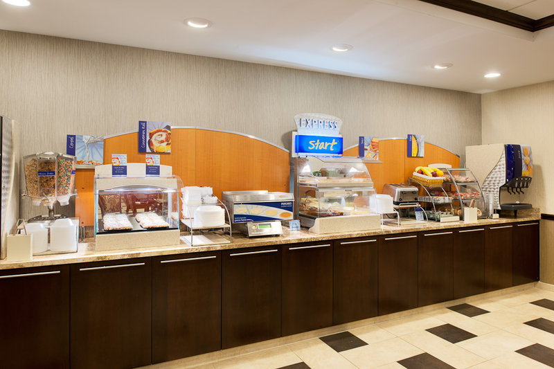 Holiday Inn Express PHILADELPHIA AIRPORT - Marcus Hook, PA