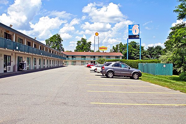 Motel 6 - Leominster, MA