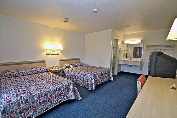 Motel 6 - Leominster, MA