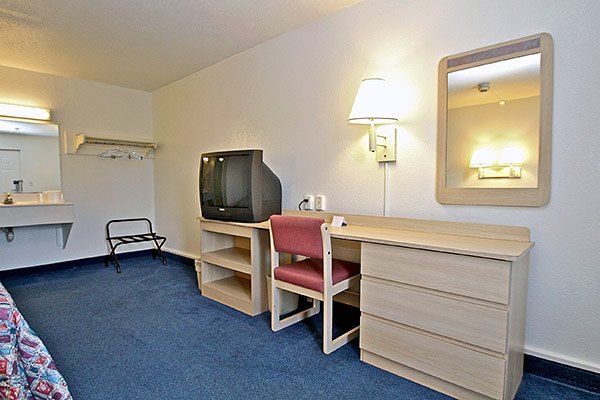 Motel 6 - Leominster, MA
