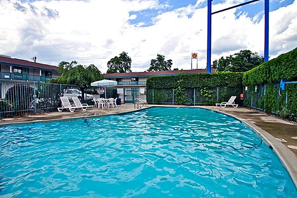 Motel 6 - Leominster, MA