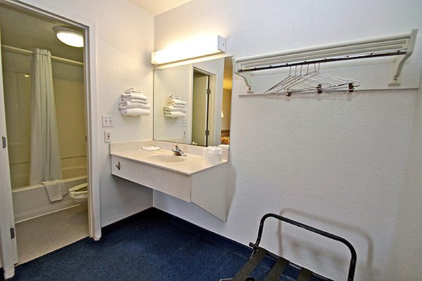 Motel 6 - Leominster, MA