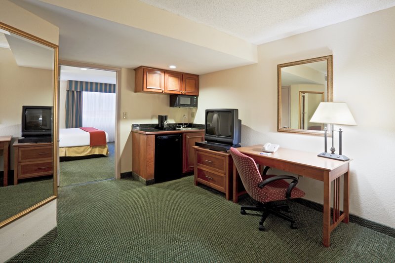 Holiday Inn Express Hotel & Suites Miami-Hialeah (Miami Lakes) - Miami Lakes, FL