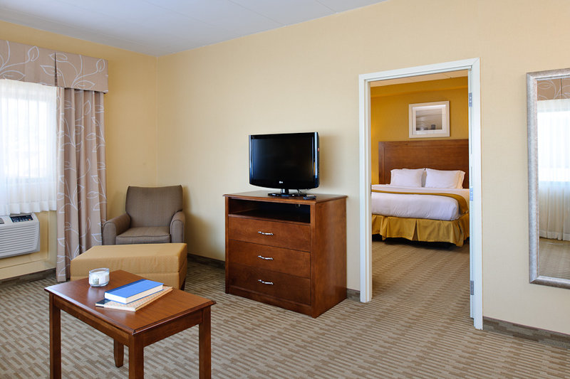 Holiday Inn Express PHILADELPHIA AIRPORT - Marcus Hook, PA