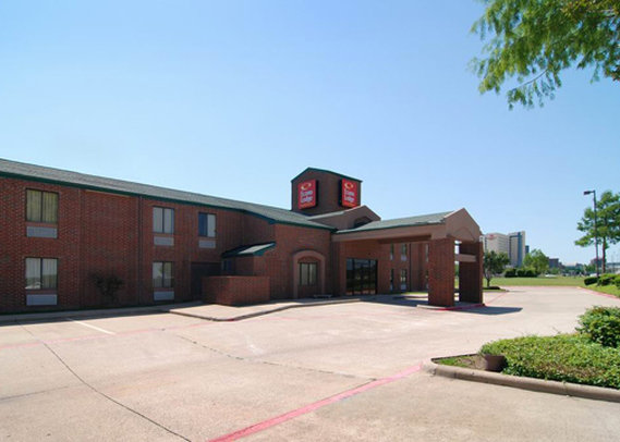 Econo Lodge Inn & Suites