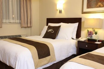 Pointe Plaza Hotel Brooklyn - Room