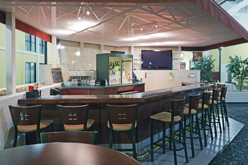 Holiday Inn Express & Suites URBANA-CHAMPAIGN (U OF I AREA) - Urbana, IL