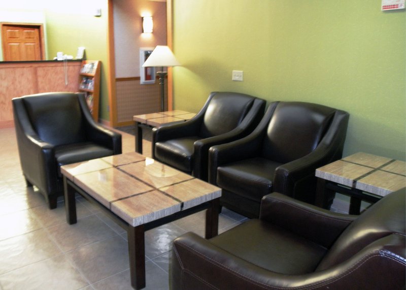 Econo Lodge - River Falls, WI