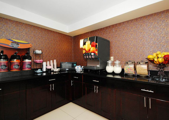 Comfort Inn And Suites - Eatontown, NJ