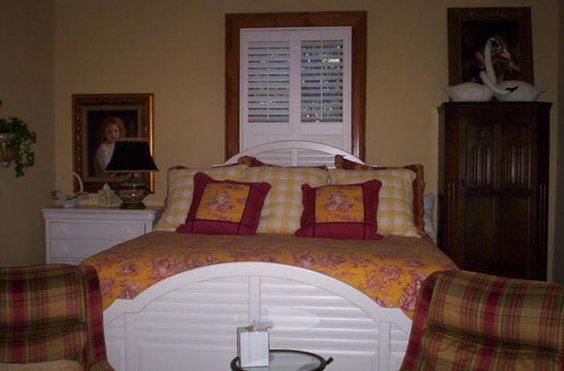 Southern Elegance Bed - Washington, GA