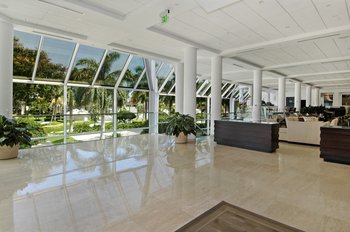 Hyatt Regency Pier Sixty-Six - Lobby