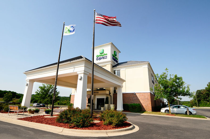 Holiday Inn Express-Delafield - Delafield, WI