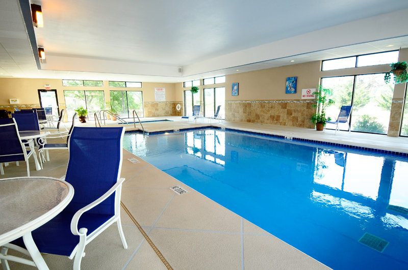 Holiday Inn Express-Delafield - Delafield, WI