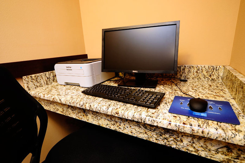 Holiday Inn Express-Delafield - Delafield, WI