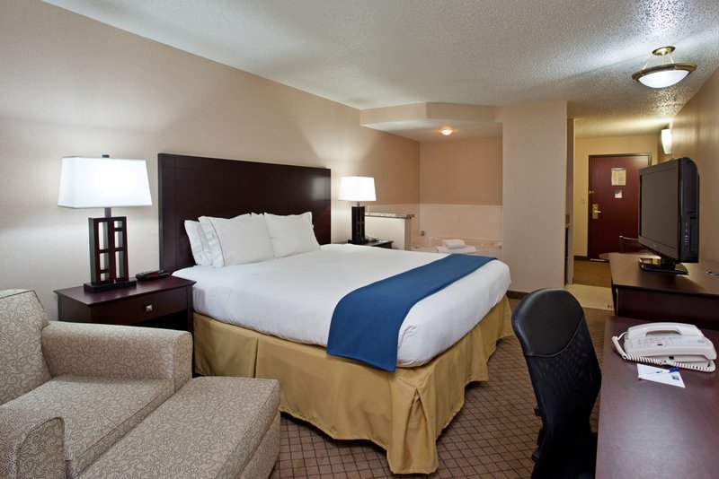 Holiday Inn Express GROVE CITY (OUTLET CENTER) - Mercer, PA