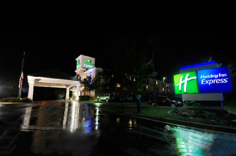 Holiday Inn Express-Delafield - Delafield, WI