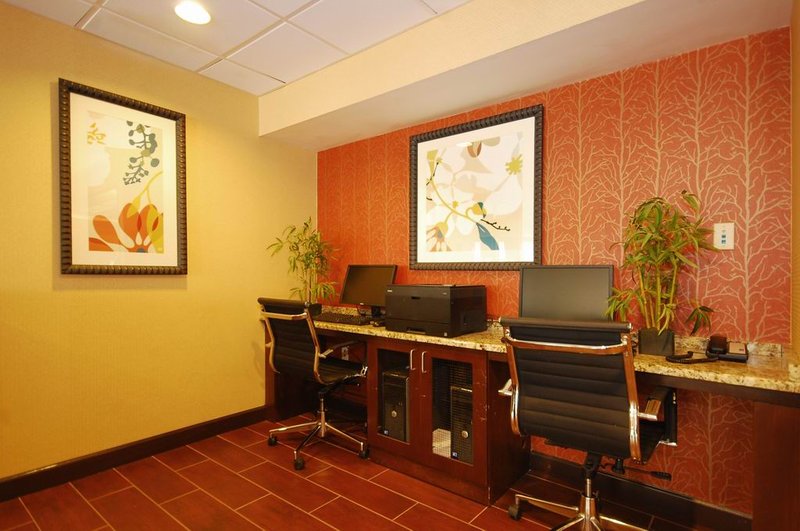 Holiday Inn Express Forsyth - Forsyth, GA
