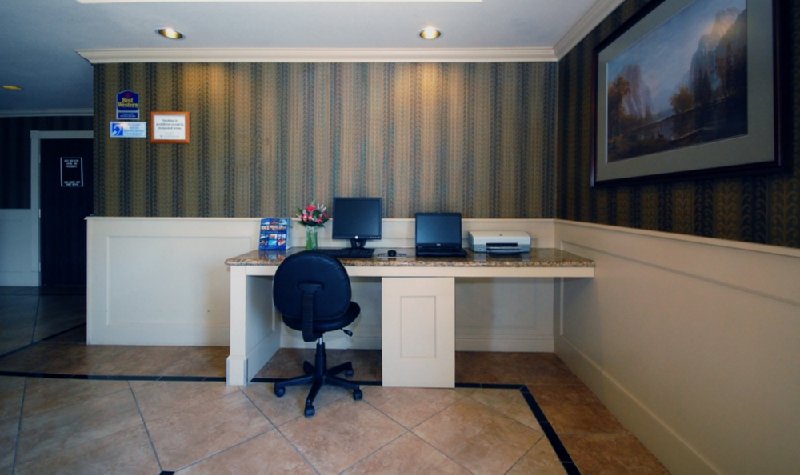 Best Western Plus - Oakdale, CA