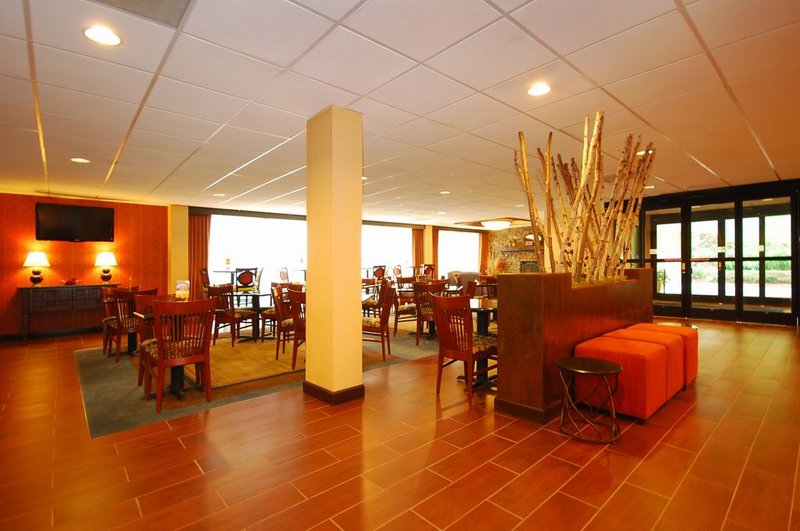 Holiday Inn Express Forsyth - Forsyth, GA