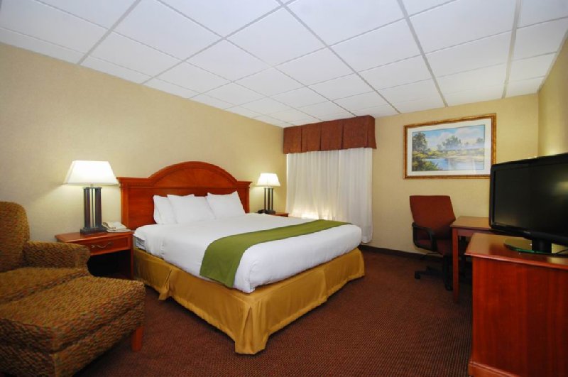 Holiday Inn Express Forsyth - Forsyth, GA