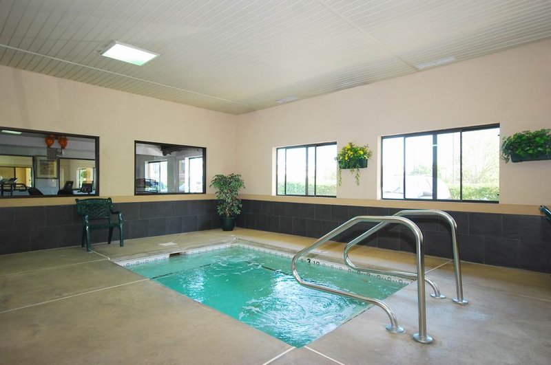 Best Western Inn & Suites - Byron, GA