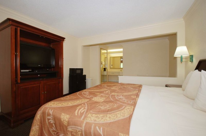 Best Western Inn & Suites - Byron, GA